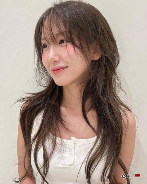 2025“层次剪”发型流行趋势：15款层次剪发型推荐，中长发、短发、长发都适合！ 最新 图16张