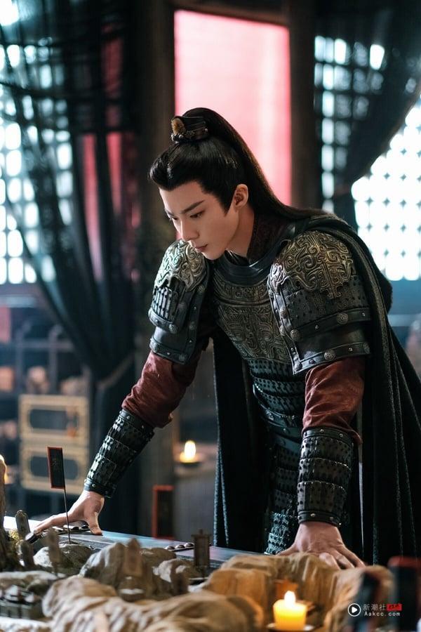 2025古装剧男主造型天花板TOP10!《藏海传》肖战儒雅，《折腰》刘宇宁霸气，他惊为天人 娱乐 图6张